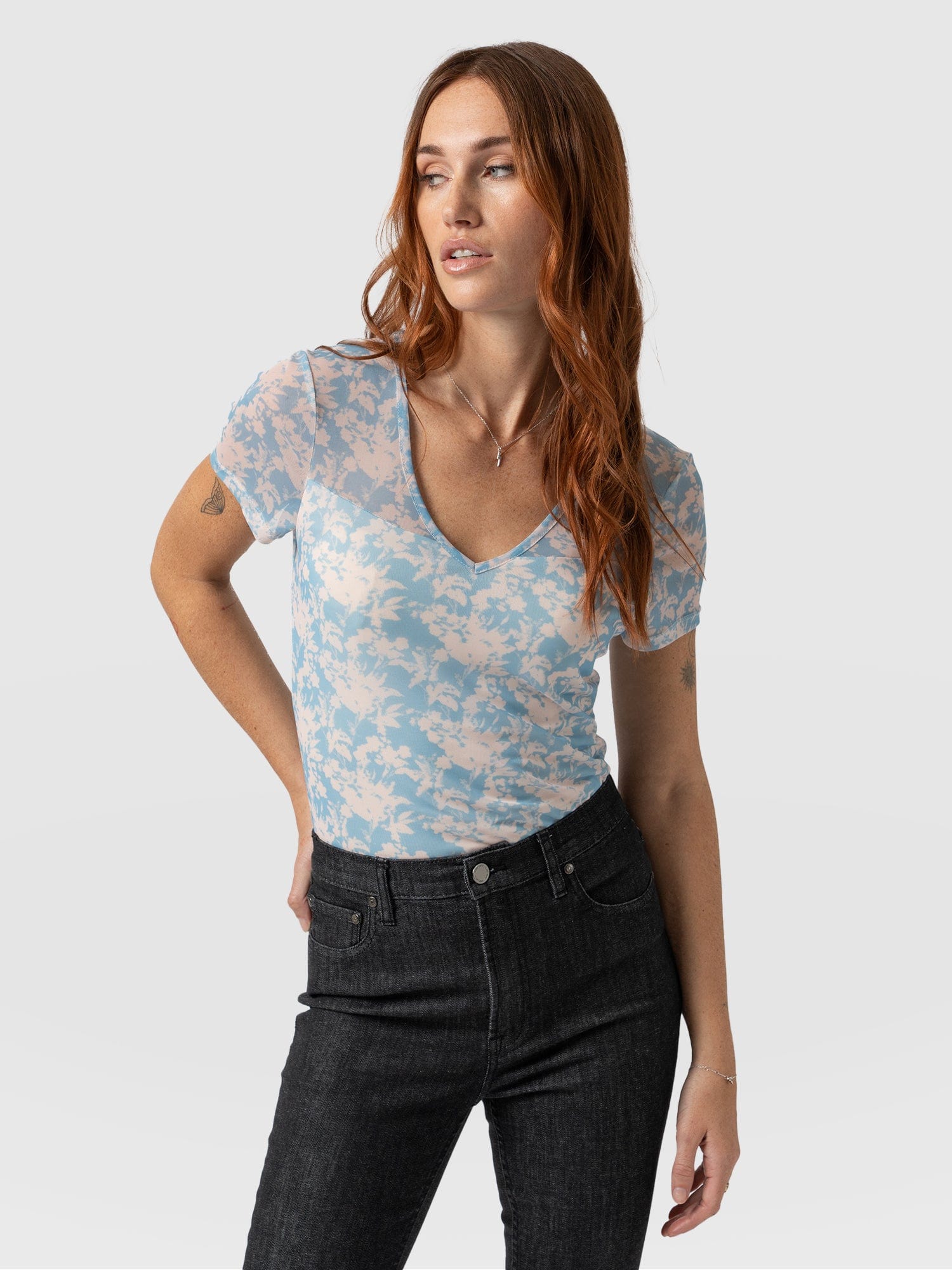 Millie Mesh Tee Blue Pixel - Women's Tops | Saint + Sofia® EU
